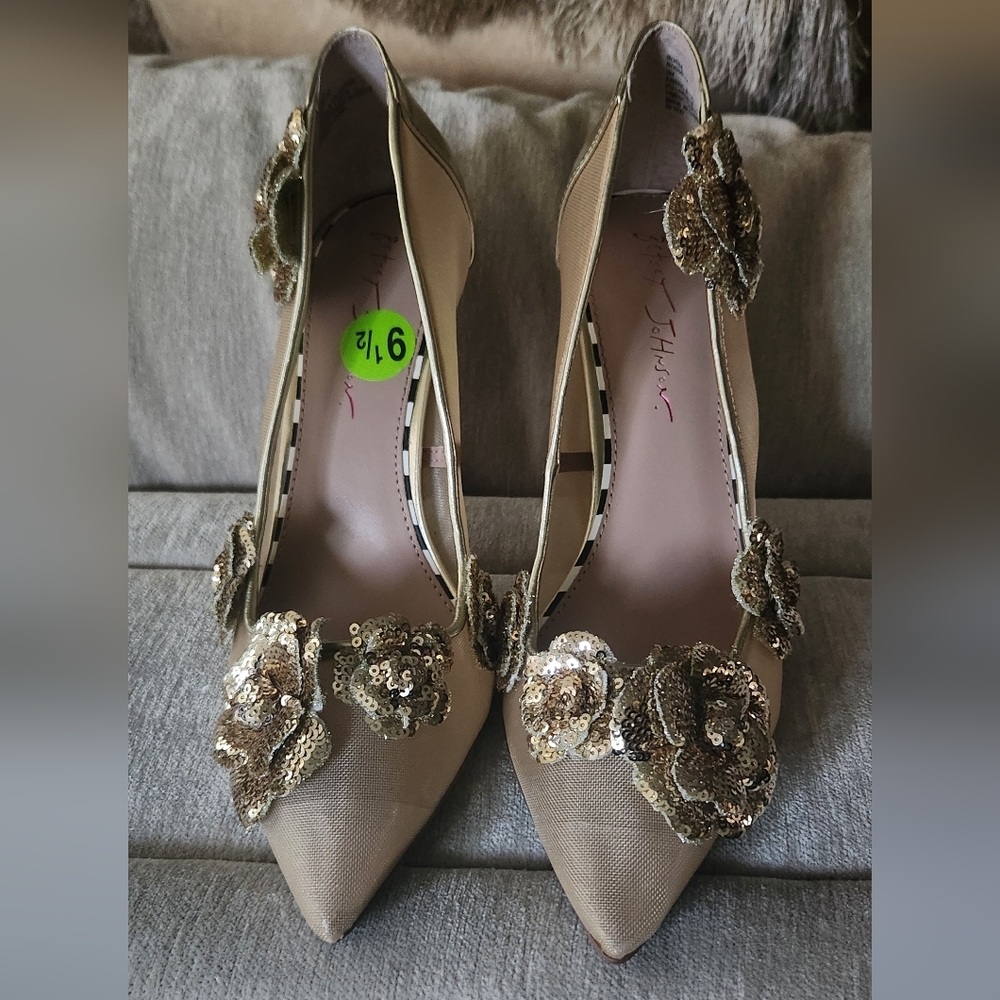 Betsy Johnson Elegant Gold Sequin Embellished Women's Shoes Size 9.5